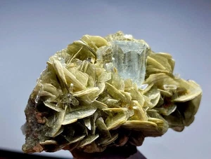 Beautiful Natural Aquamarine With Mica Crystal Specimen From Pakistan 357 Carats - Picture 1 of 15