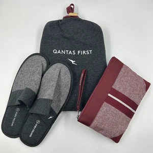 QANTAS AUSTRALIA FIRST CLASS PYJAMAS SLIPPERS AMENITY BAG BRAND NEW - L/XL - Picture 1 of 7