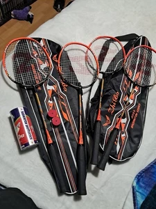 4 Badmintonschläger 5022 Zhi Bo Graphitschaft mit Tragetasche und 3 Federbällen - Bild 1 von 10