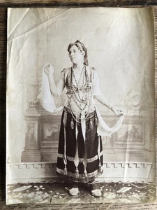Egypte, G. Lekegian, photo fin XIXè tirage albuminé, "Danseuse aux manchons" - Imagen 1 de 22