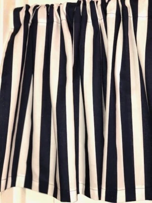 Valance listrado azul marinho e branco feito à mão, 41 X 15 polegadas - Imagem 1 de 2