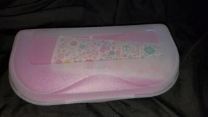 Tupperware Zubehör Aufbewahrungsbehälter Stiftebox mit Aufkleberfächern rosa - Bild 1 von 4