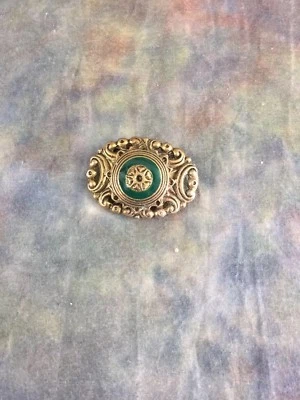 Pin en forma ovalada talla círculo verde tono bronce Foto 1 de 2