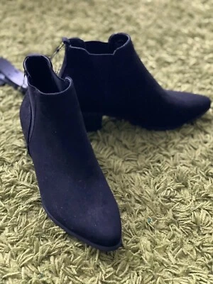 Ankle Booties Black Pointy size 8 Woman New V-elastic 2" heel Retail $36,95 Foto 1 de 4