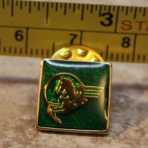 Unicorn Pegasus Horse With Wings Airline Lapel Pin Unsure Which Airline Company - Imagen 1 de 1