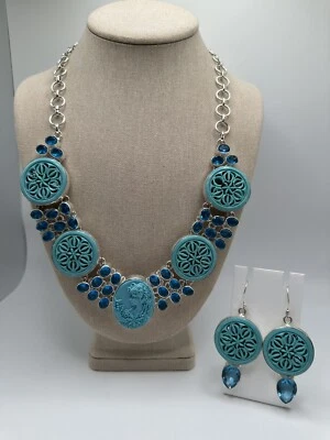 Набор ювелирных изделий с имитацией камеи и драгоценных камней из синей резной смолы с покрытием из чистого серебра - Изображение 1 из 4