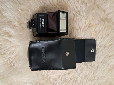 Minolta Maxxum 2800 AF Flash with Case - Image 1 of 4