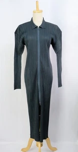 Vestido Chaqueta Larga PLEATS PLEASE Verde Cremallera Frontal ISSEY MIYAKE 362 9341 - Imagen 1 de 5