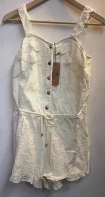 Mameluco de encaje con ojales abotonados Sperry para mujer con volantes blancos (P92BD26) TALLA: XLarge Foto 1 de 4