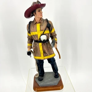 Vintage 2000 Red Hats of Courage Sentinel Of Courage 2/1945 Feuerwehrmann Resin Figur - Bild 1 von 10