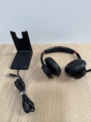 Беспроводная Bluetooth-гарнитура Plantronics с микрофоном и зарядной подставкой - Изображение 1 из 4