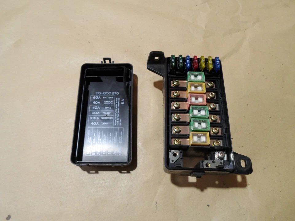 Rover MGF MG TF 2004 1,6 1,8 135 compartimiento del motor caja de fusibles y relés Foto 1 de 1