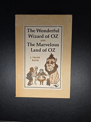 The Wonderful Wizard of Oz and The Marvelous Land of Oz Frank L Baum Box Set  Foto 1 de 4