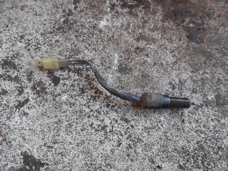 Interruptor de freno trasero Kawasaki ZX550 GPZ550 1984 Foto 1 de 1