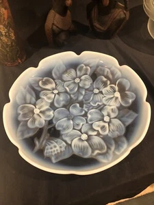 Opalescent Glass Plate Or Charger With Scalloped Edges 13” Wide - Picture 1 of 6