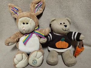 2 Starbucks Bearista Plüschbären Herbst und Ostern Hase Kürbis Halloween - Bild 1 von 11