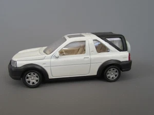 C669 Burago Transformado Italia Land Rover Freelander Blanco 1:43 - Imagen 1 de 7