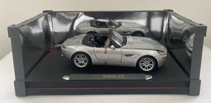 Maisto 1:18 Scale BMW Z8 Silver Diecast Model Car 36896 Premiere Edition - Picture 1 of 9