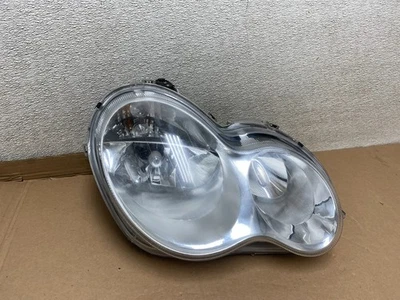 Faro lateral derecho pasajero Mercedes-Benz Clase C 2005 a 2007 OEM U8234 DW Foto 1 de 4