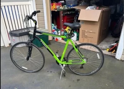 Trek Verve 2 Bicycle: 22.5” (57 Cm) Green Pristine Condition - Image 1 of 4