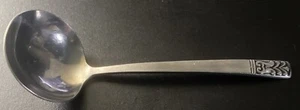 Carlyle Stainless Hong Kong Cameo Pattern Solid Gravy Ladle 6 5/8" - Picture 1 of 3