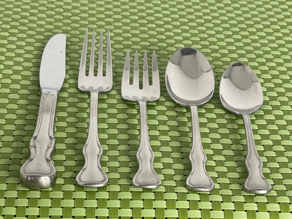 Reed & Barton MODERN PROVINCIAL Stainless Silverware Flatware SMART CHOICE - Image 1 of 1