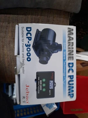 Bomba y controlador Jebao DCP 3000 con control remoto Foto 1 de 4