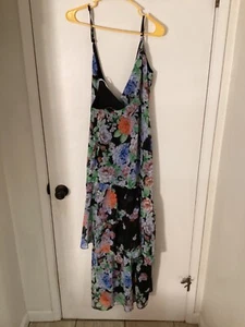 Damen neu mit Etikett "Lulu" SPAGHETTITRÄGER, GEBLÜMT, LANGES KLEID. GRÖSSE SM.C UNTEN - Bild 1 von 3