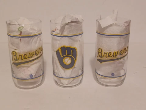 Vintage 1980's  Lot Of 3 Milwaukee Brewers Glasses MLB Union 76 Glasses Cover