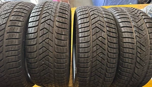 4 GOMME INVERNALI USATE PIRELLI 235/35 R19 235 35 19 235/35R19 2353519 - Foto 1 di 7