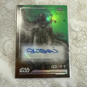 2024 Topps Chrome Star Wars IG-11 / Taika Waititi Auto Green Refractor /99 - Bild 1 von 7