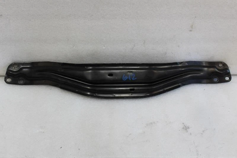 1981 1982 1983 1984 MERCEDES 300SD LOWER BRACE SUSPENSION DRIVESHAFT CROSSMEMBER - Image 1 of 4