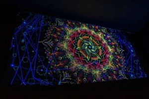 UV Backdrop Black Light Tapestry Psychedelic Art Banner Fluoro Psy Wall Hanging - Picture 1 of 7