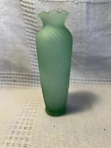 Vng Enesco Twist Swirl Ripple Frosted Green Glass Vase EUC Taiwan R.O.C. * - Picture 1 of 4