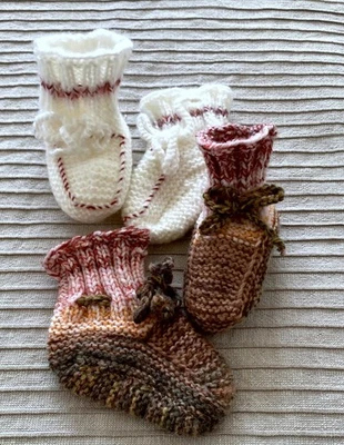 2x Handgestrickte warme Baby-Socken Erstlings Strickschuhe Schlafsocken - Bild 1 von 4