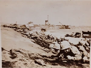 Org WWII Snapshot - Iwo Jima 4th Marine Div on The Beach Land View JRR20 - Picture 1 of 5