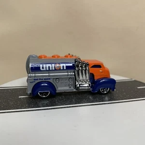 2017 Hot Wheels HW City Works Fast Gassin #144 7/10 Union 76 Tanker Orange NM - Picture 1 of 12