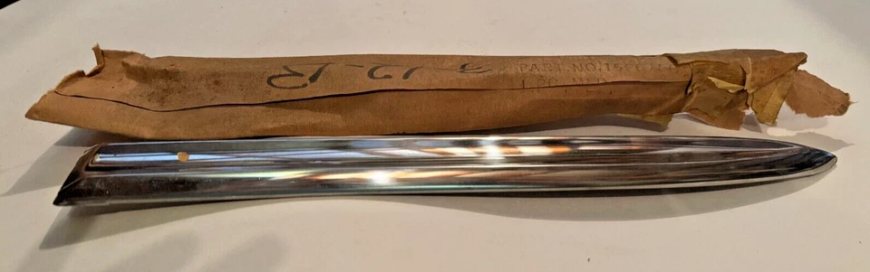 Guardabarros delantero derecho Desoto Firesweep 1957 moldura cromada 1686760 nuevo de stock Foto 1 de 1