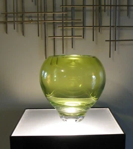 Buxton & Kutch King Tut Glass Vase Pear Green Large 9"x9" Signed & A Beauty!! - Picture 1 of 13