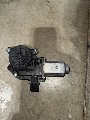 2011 - 2018 Volkswagen Jetta MK6 MKVI Left Front Driver Power Window Motor - Image 1 of 3