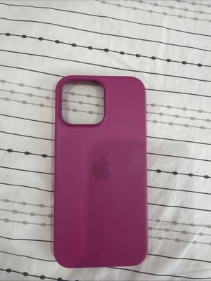 Funda de silicona MagSafe para iPhone 16 Pro Max en magenta/rosa de Apple Store Foto 1 de 2