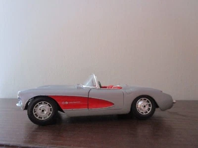 # LOTTO MODELLINI 1:18 BURAGO CHEVROLET '57- MERCEDES K - JAGUAR -MAISTO JAGUAR  - Immagine 1 di 4