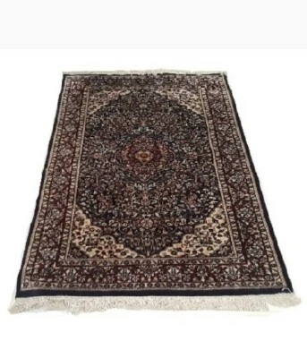 Alfombra Oriental Estilo Floral 4' x 6' (¡Nueva!) Foto 1 de 3