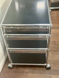 USM Haller Rollcontainer Schwarz / Chrom – 3 Schubladen - Bild 1 von 3