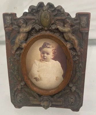 Caballete de marco de fotos ornamentado de latón con temática de ángel estilo victoriano retrato de 3" x 5" Foto 1 de 4