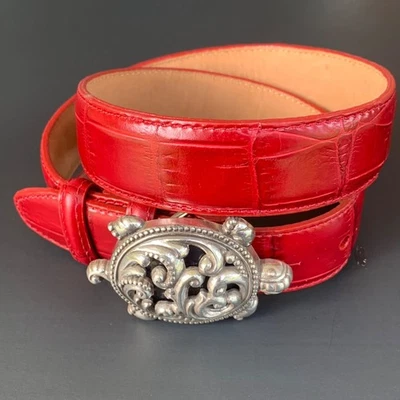 Fivela de cinto de couro vermelho tartaruga Brighton em relevo ornamentada fivela de prata XS 26 - Imagem 1 de 4