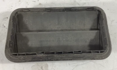 Grelha de ventilação de ar de pressão painel traseiro Toyota Sienna 2011-2014 fabricante de equipamento original. - Imagem 1 de 4