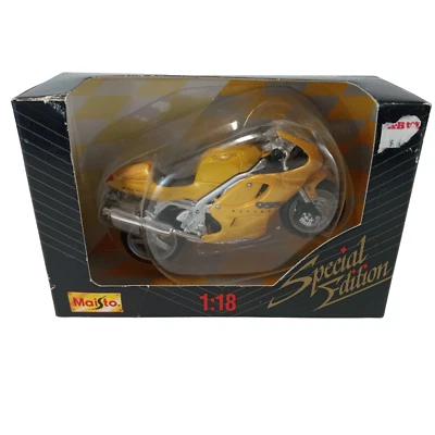 Maisto Special Edition Triumph Daytona 1:18 Scale Die-Cast Motorcycle Model - Image 1 of 4