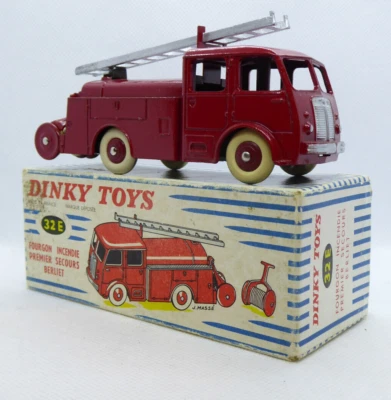 French Dinky Toys 32e Berliet camión de bomberos Fourgon Incendie Premier Secour en caja Foto 1 de 4