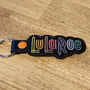LuLaRoe Keychain Keyring Rainbow Embroidered - Imagen 1 de 3